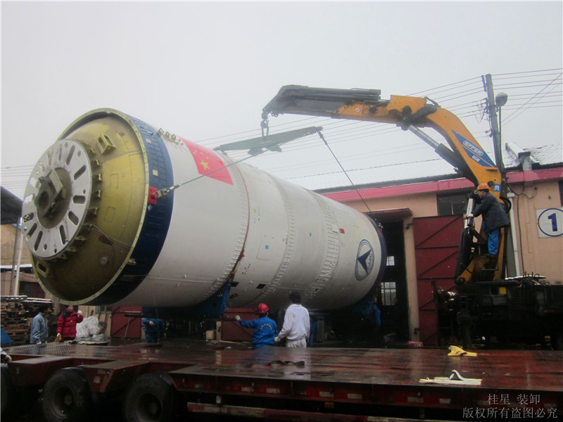 大型運(yùn)載火箭吊裝搬運(yùn) 大型運(yùn)載火箭吊裝搬運(yùn)