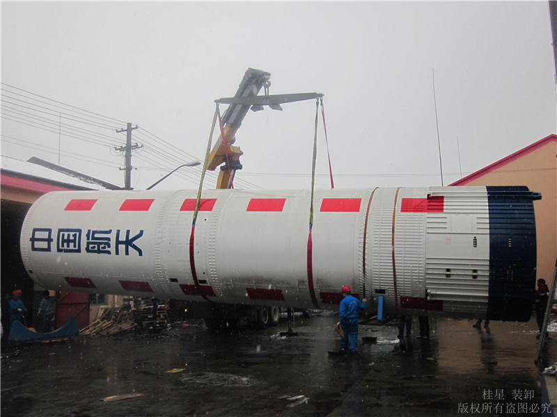 大型航天火箭吊裝 大型航天火箭吊裝