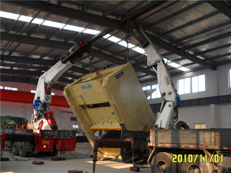 400T沖床廠房?jī)?nèi)吊裝