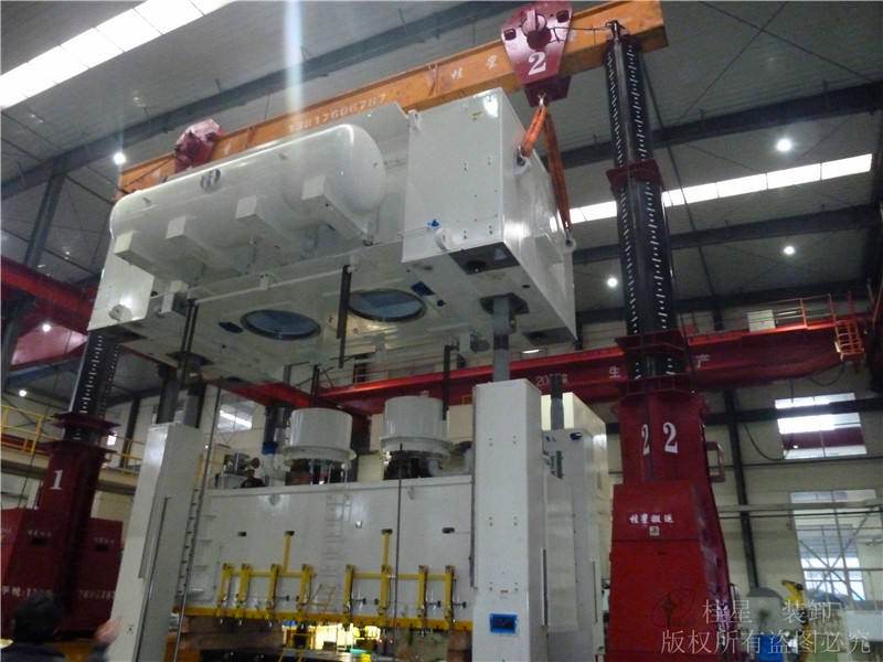 液壓龍門吊安裝1600T沖床