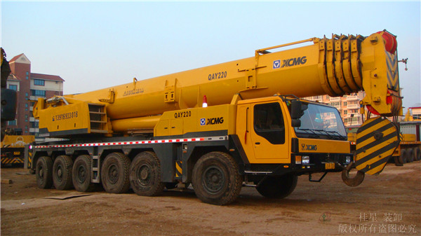 上海桂星220噸汽車吊