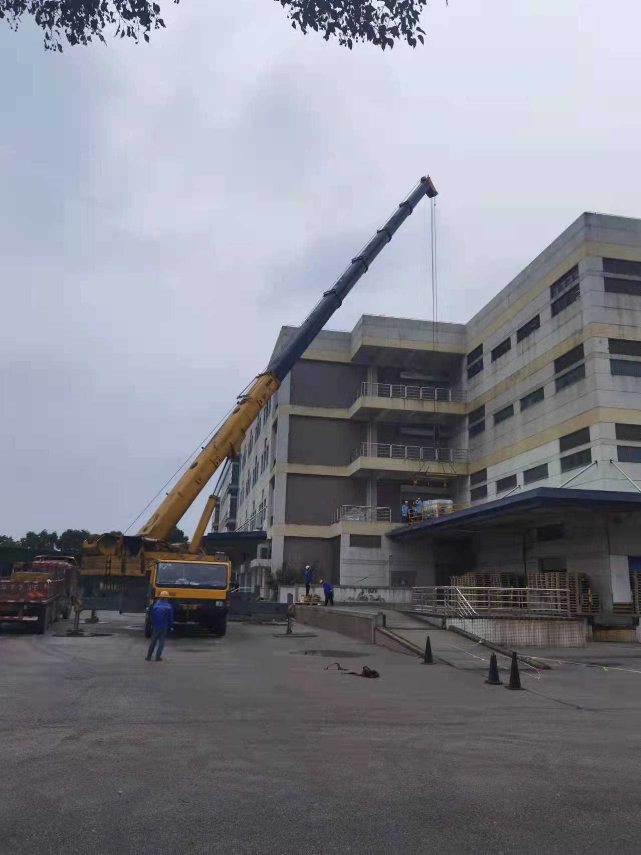 貼片機(jī)設(shè)備遠(yuǎn)距離高空吊裝