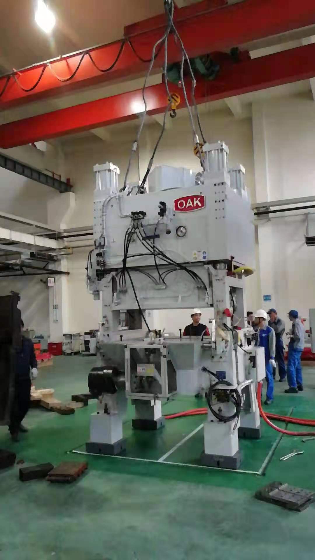 高速沖床卸車吊裝就位工程