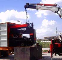 精密數(shù)控沖床吊裝