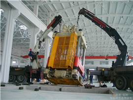 大型油壓機車間內(nèi)吊裝落坑